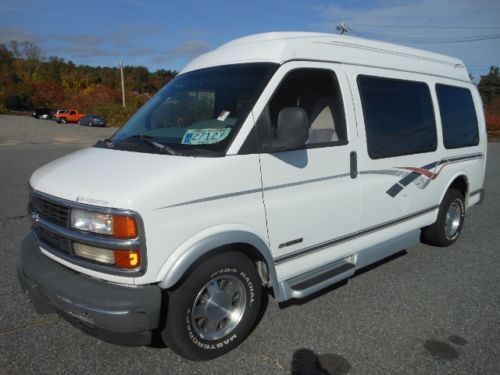 Chevrolet express 1500 gladiator conversion van handicap wheelchair lift hi-top