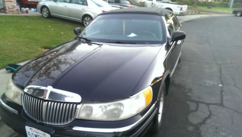 1999 lincoln town car executive sedan 4-door 4.6l