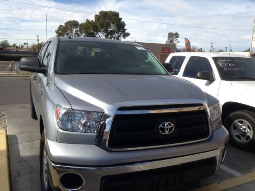 2011 toyota tundra crewmax, v-8 ,4x4