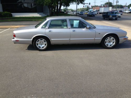 2003 jaguar xj8 base sedan 4-door 4.0l