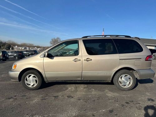 2003 toyota sienna le 4dr mini van