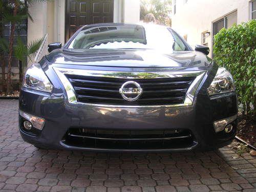 2013 altima leather interior / sunroof / navigation pack.