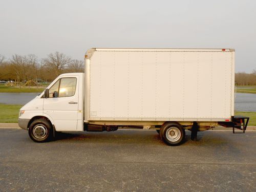 2005 dodge sprinter 3500 diesel box truck  2.7l diesel powered no reserve!!!!!!!