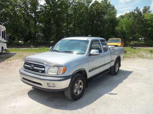 2000 toyota tundra sr5--4x4--no reserve