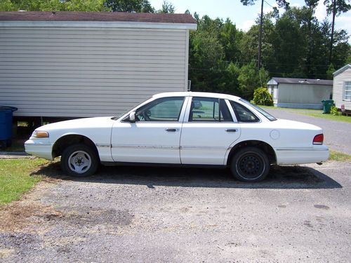 1996 ford crown vic with interceptor package for parts