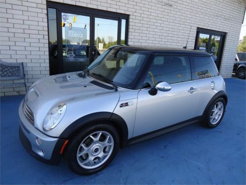 2006 mini cooper s leather, sunroof, automatic, we finance!