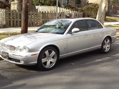 2006 jaguar xjr supercharged sedan 4-door 4.2l 400hp