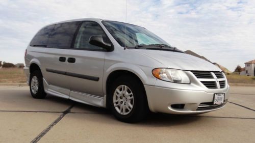 2005 dodge grand caravan wheelchair / handicap van