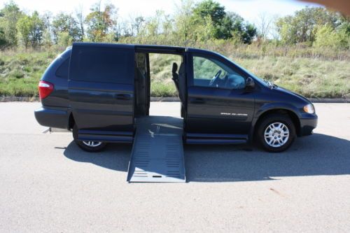 07 dodge grand caravan handicap accessible wheelchair van braun side entry ramp