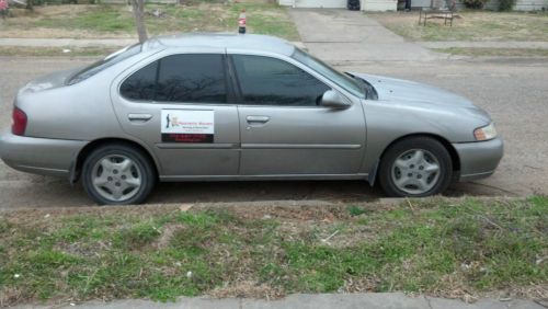 2000 nissan altima gxe sedan 4-door 2.4l