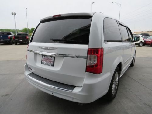 2016 chrysler town &amp; country touring-l minivan 4d