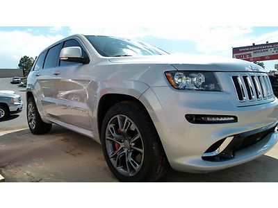 V8 hemi, sirius satelite, heated and cooled seats, keyless start, maximum saftey