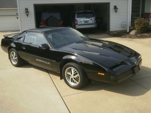 1987 pontiac firebird formula,9034 miles,t-tops,5-speed manual,all original pnt