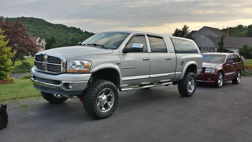 Dodge Ram логотип есть динозавра