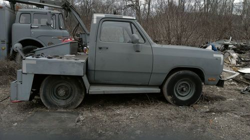 1990 dodge airplane tow truck with cummins twim tubro engine  street legal