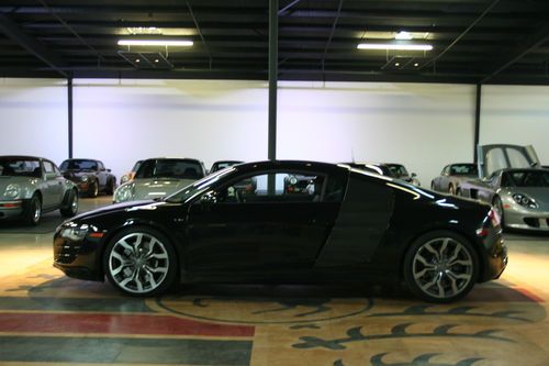 2010 audi r8 v10 5.2  carbon fiber blades and pkg, b&amp;o back up cam, low miles