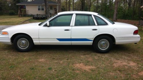 1997 ford crown victoria police interceptor sedan 4-door 4.6l