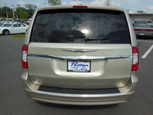 2014 chrysler town & country touring