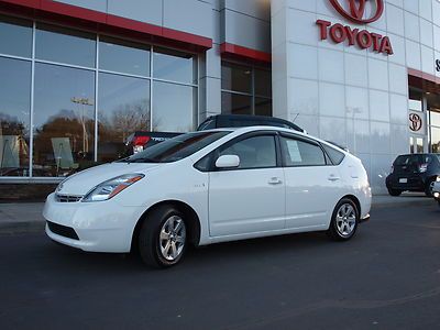 2008 white/tan hybrid 5 door hatchback  package#2, back up camera push button st