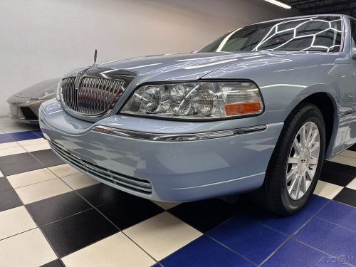 2007 lincoln town car immaculate condition - 74k miles  - signature!