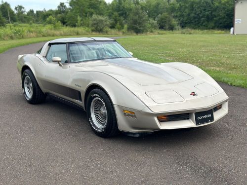 1982 chevrolet corvette 2dr hatchback