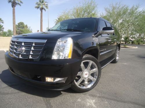 Immaculate, black on black, 4x4, luxury edition, navigation, moonroof