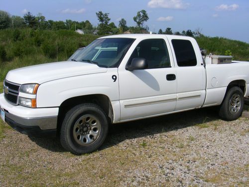 2006 chevrolet silverado 1500 lt extended cab pickup 4-dr 5.3l w/ low oil alarm