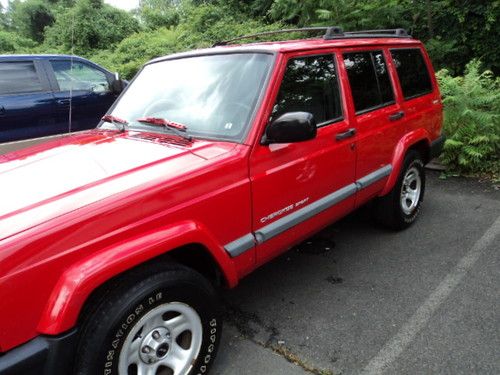 2000cherokee sport  4x4 runs &amp; looks great driven average 10,000miles a year