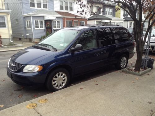 2003 town &amp;country blue