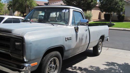 1989 dodge d250, drive it home! cold a/c  awesome work truck!