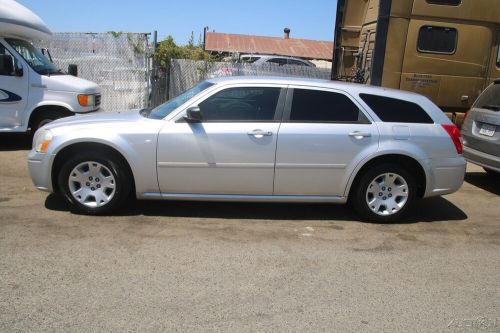 2005 dodge magnum se