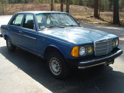 1982 mercedes 300d for parts (rust)