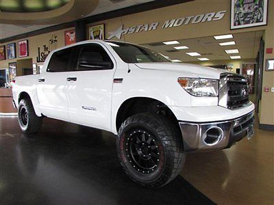 12 toyota tundra crew max white lifted only 27k miles