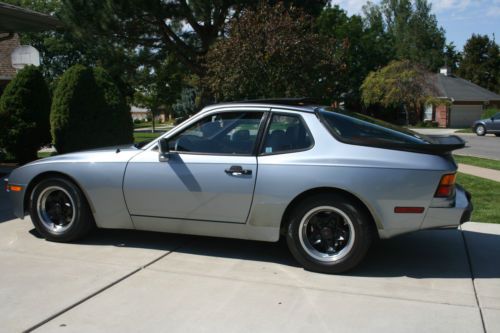 1984 porsche 944 base coupe 2-door 2.5l