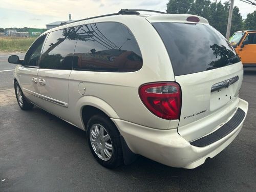 2007 chrysler town and country touring 4dr extended mini van