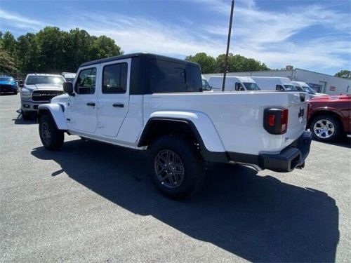 2024 jeep gladiator sport