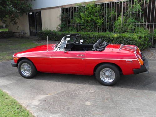 1980 convertible with air conditioning and modern radio