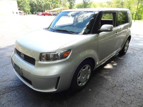 Silver 2009 scion xb only 72k miles