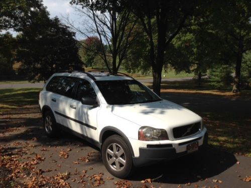 2004 volvo xc90. white. navigation/ leather/ 3rd row seating/ backup sensors.