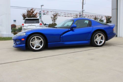 *** iconic blue and white stripe 1996 viper gts !!!  ***