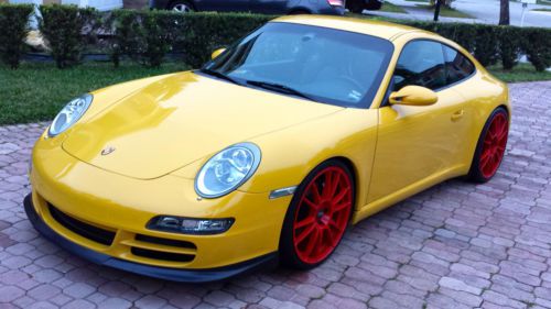 2006 porsche 911 carrera / 6 speed manual / 997 /speed  yellow