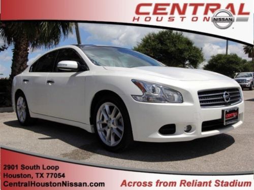 2011 nissan maxima  sv 3.5l, navigation system, back up cam, low miles!!!