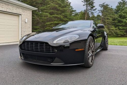2015 aston martin vantage gt 6-speed low mile with carbon trim + technology