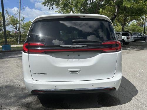 2022 chrysler pacifica touring l