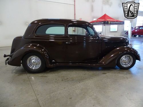 1936 ford 2 door humpback