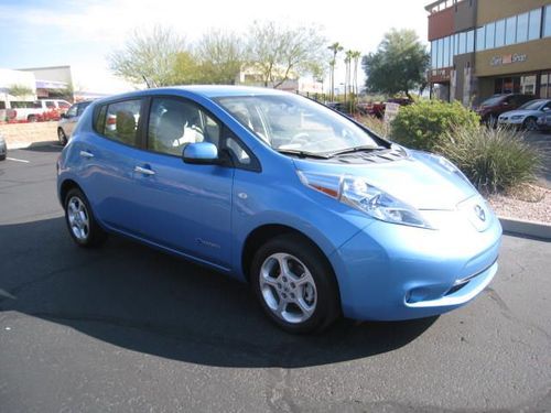 2011 nissan leaf sl ! navigation ! rear camera ! what a deal ! wow !