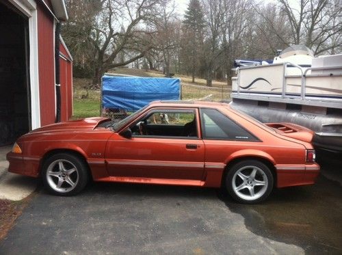 1991 ford mustang gt hatchback 2-door 5.0l