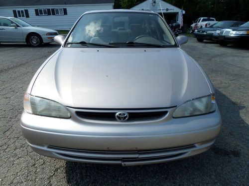 1999 toyota corolla le ,stick shift,cold ac,sunroof,no reserve.