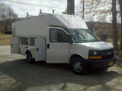 Chevy express cutaway utility box truck 3500 van cutaway 2005 utilimaster