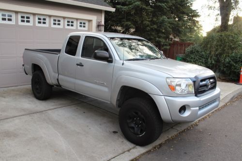 2008 tacoma sr5 v6 4x4 71k no reserve!!!